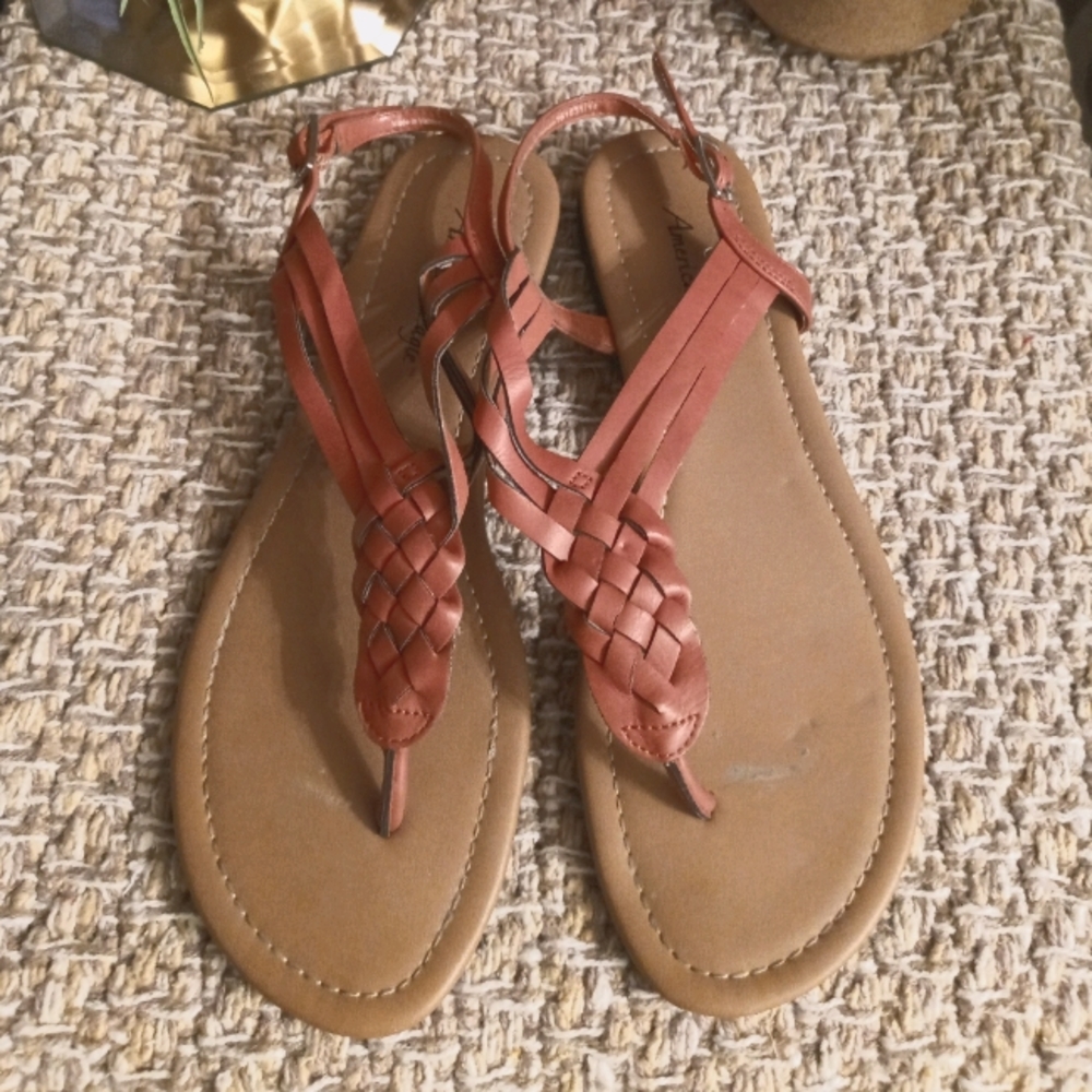 Cute thong sandals 👡